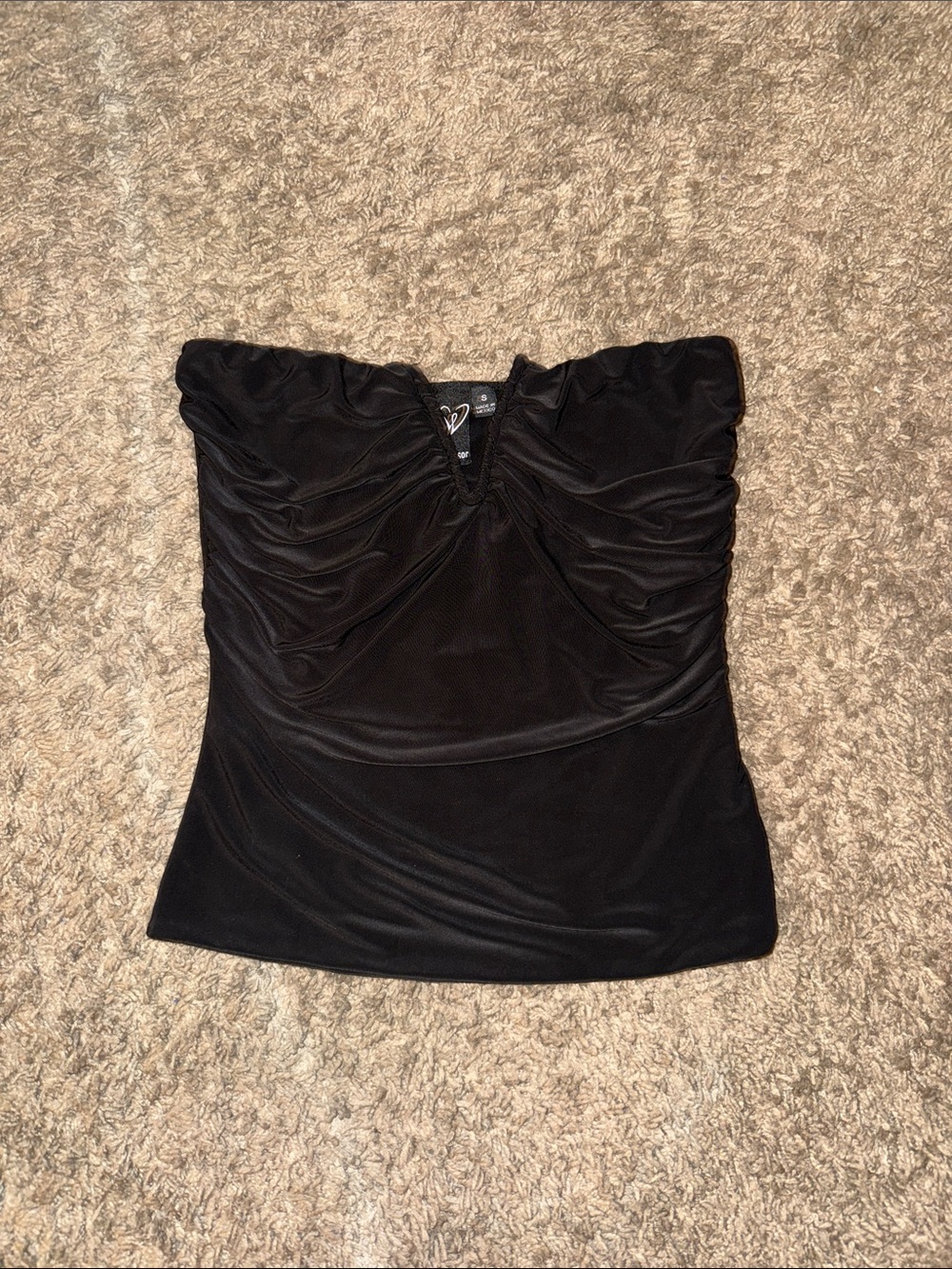 Windsor black v cut ruched top